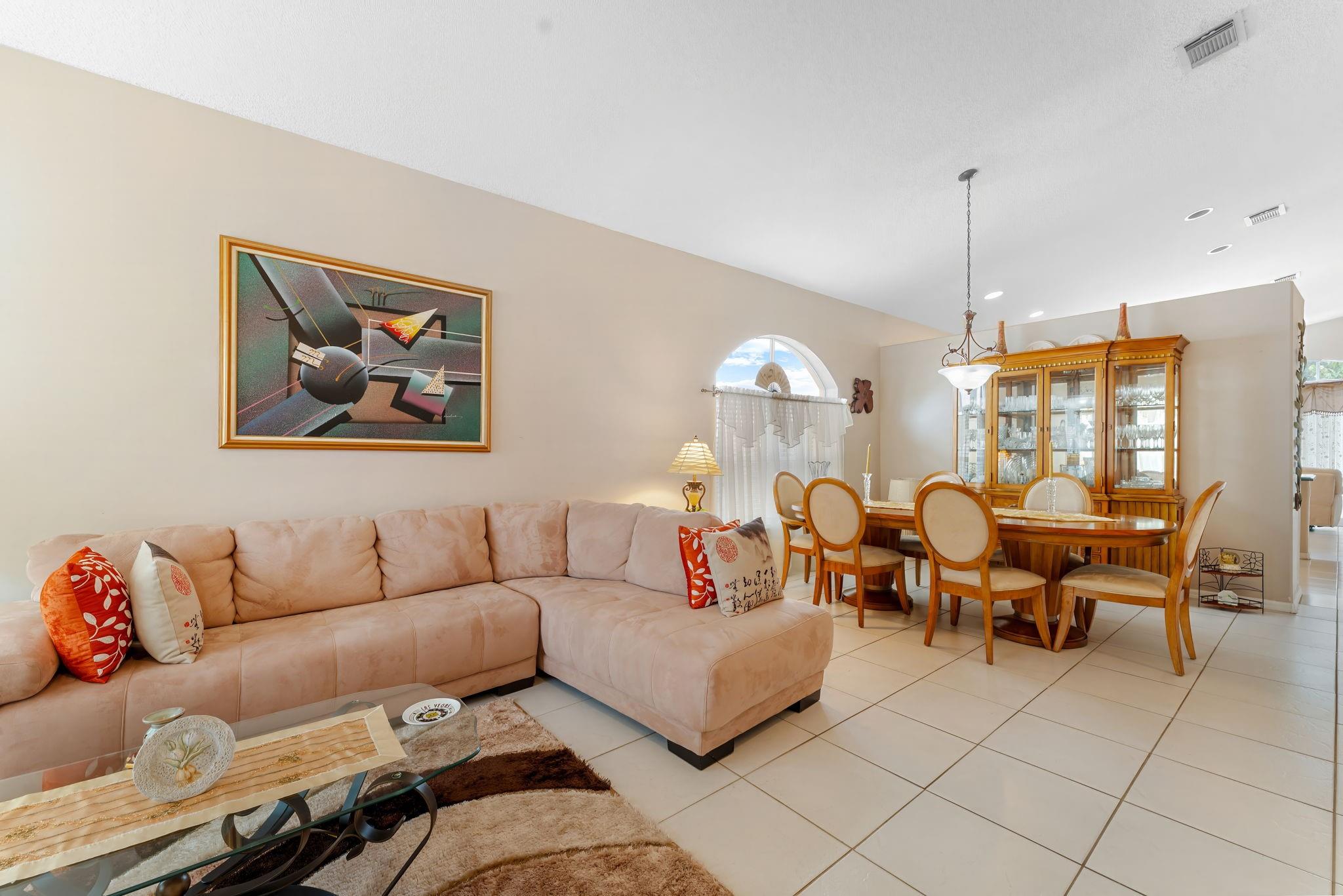 7752 NW 18th St, Pembroke Pines, FL, 33024/$534,900 3 7752 NW 18th St