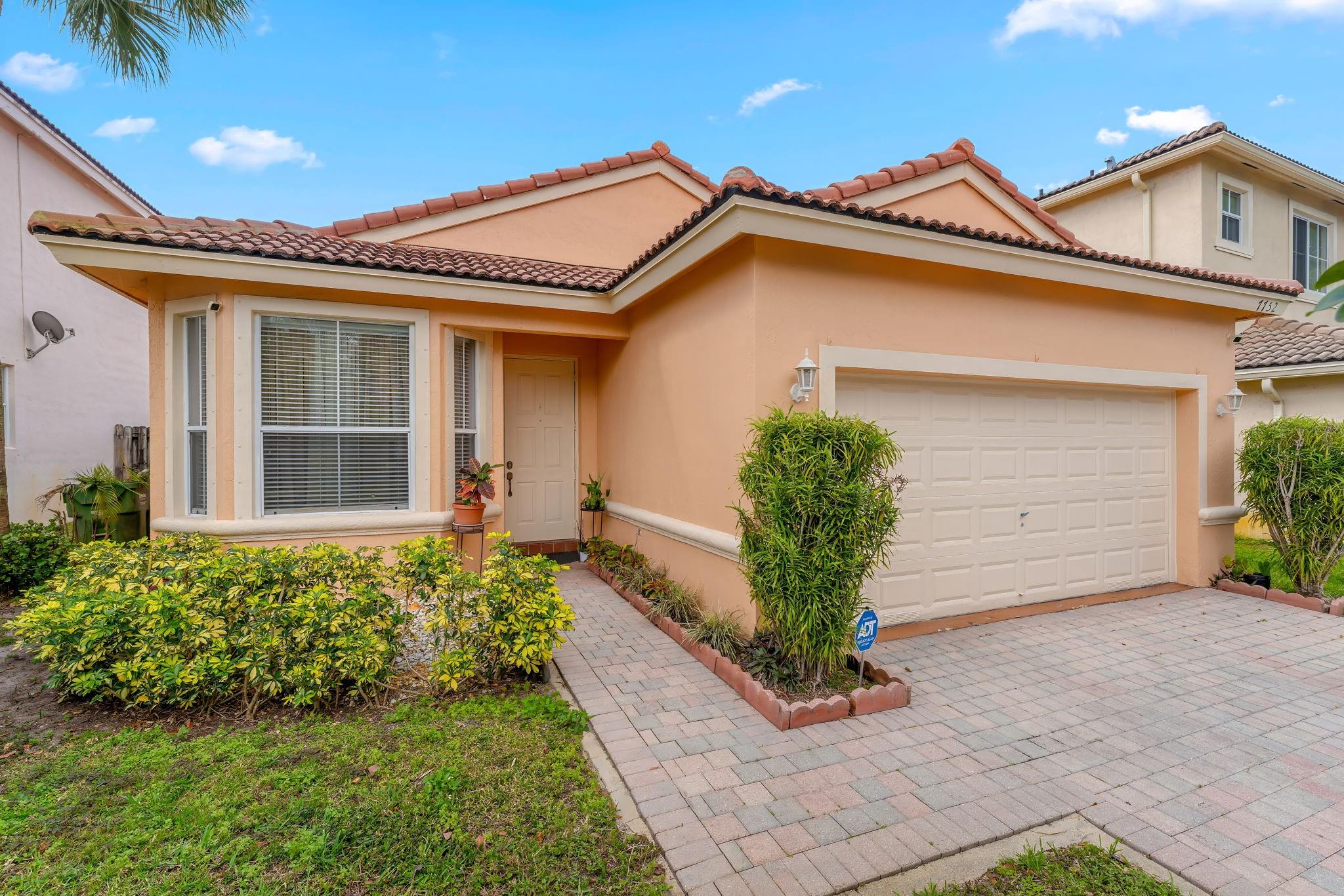 7752 NW 18th St, Pembroke Pines, FL, 33024/$534,900 1 7752 NW 18th St