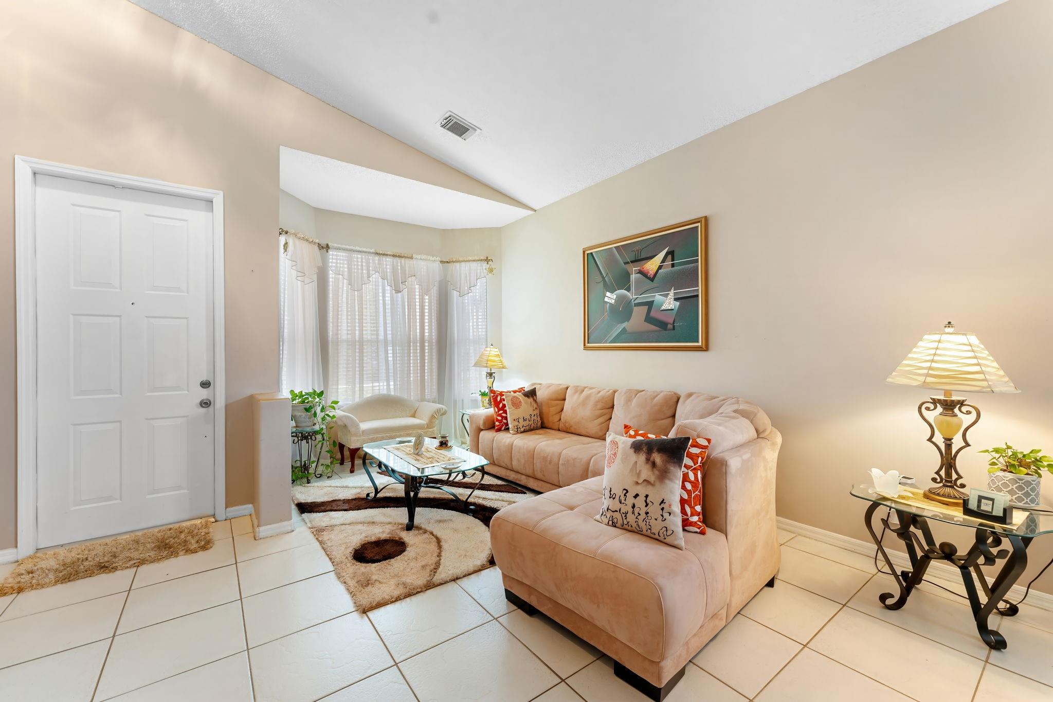 7752 NW 18th St, Pembroke Pines, FL, 33024/$534,900 2 7752 NW 18th St