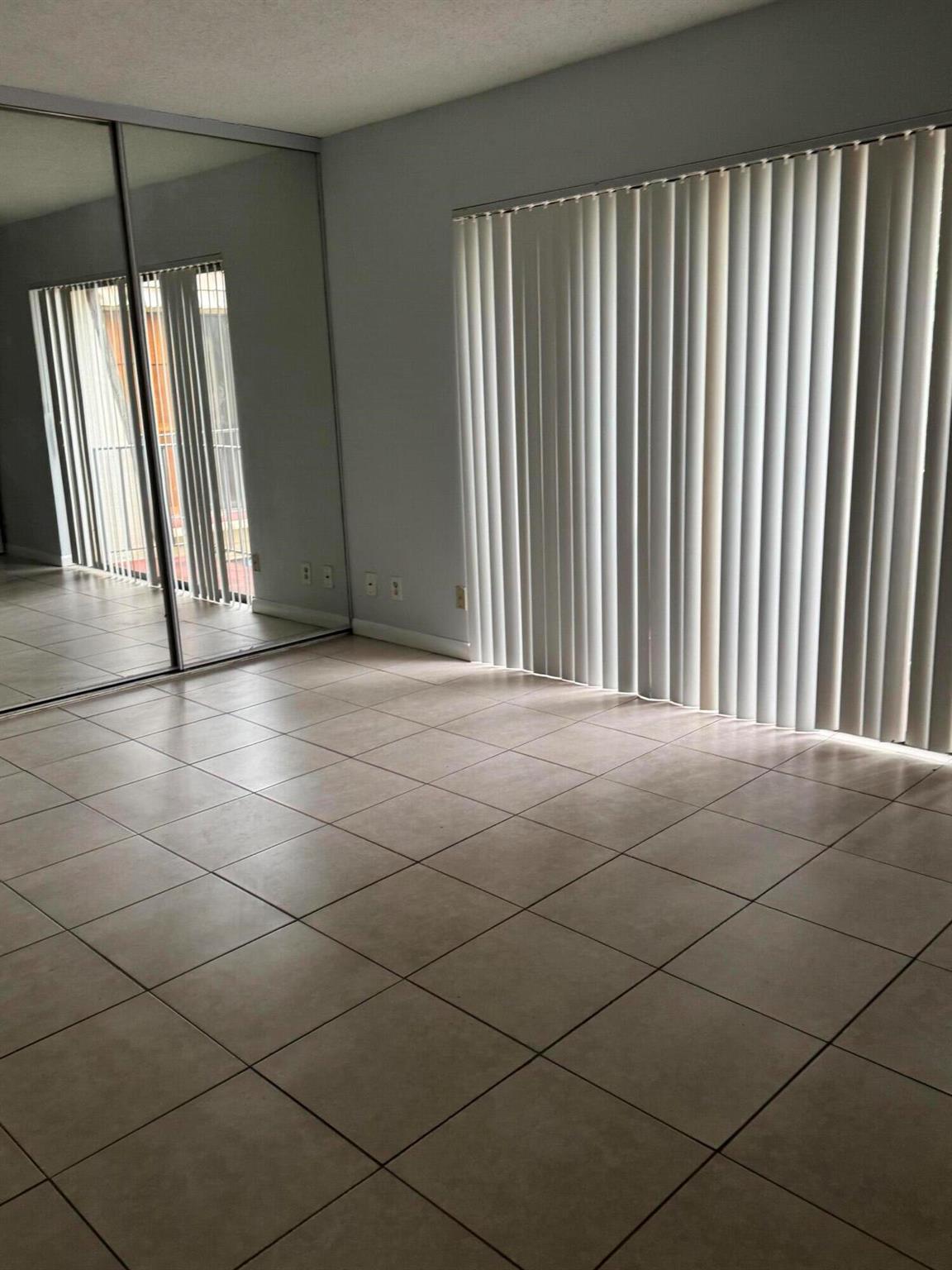 This spacious townhouse is move-in ready and available TODAY!Enjoy a prime, convenient location close to supermarkets, shopping centers, and easy access to I-95.We make moving simple with quick HOA approval and absolutely no credit score requirements. Best of all, there are no fees for the application or for your pet!