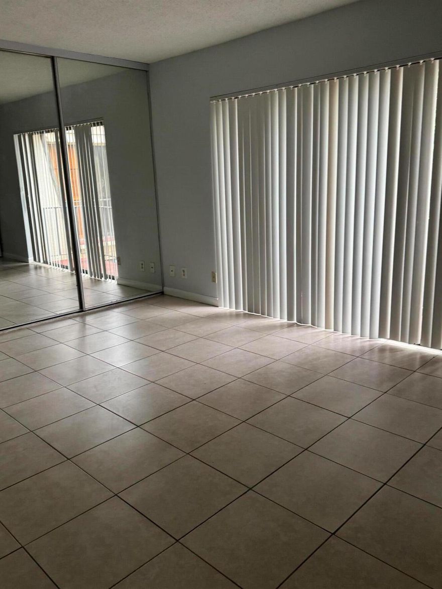 This spacious townhouse is move-in ready and available TODAY!Enjoy a prime, convenient location close to supermarkets, shopping centers, and easy access to I-95.We make moving simple with quick HOA approval and absolutely no credit score requirements. Best of all, there are no fees for the application or for your pet!