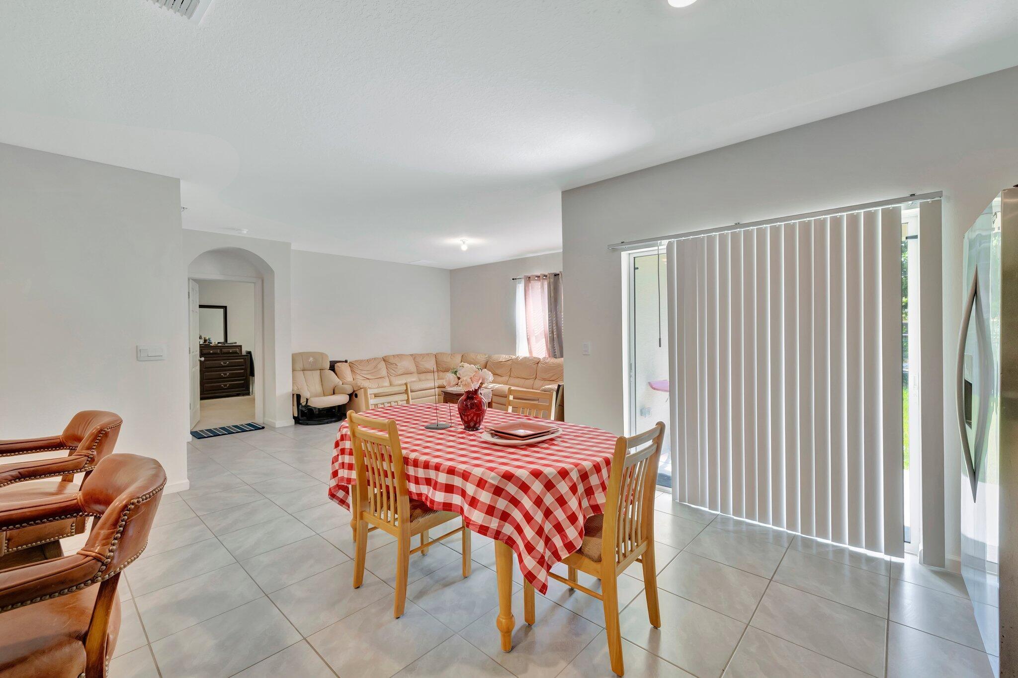 PORT ST LUCIE SECTION 33 - Residential