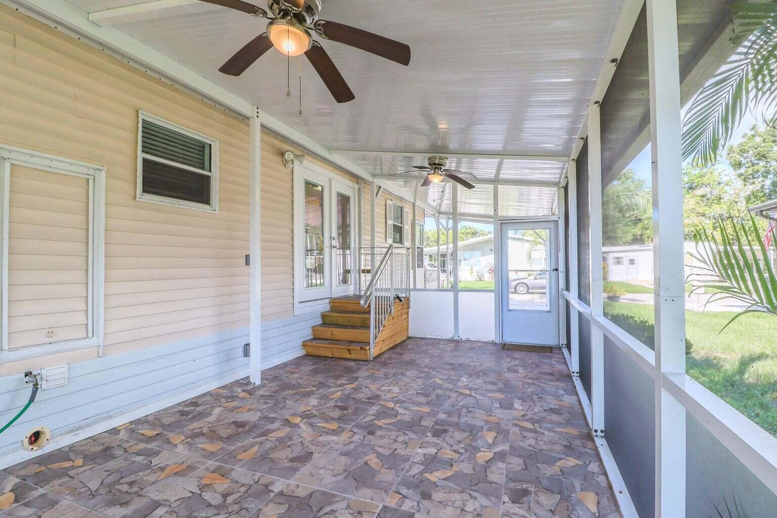 SPANISH LAKES - Residential