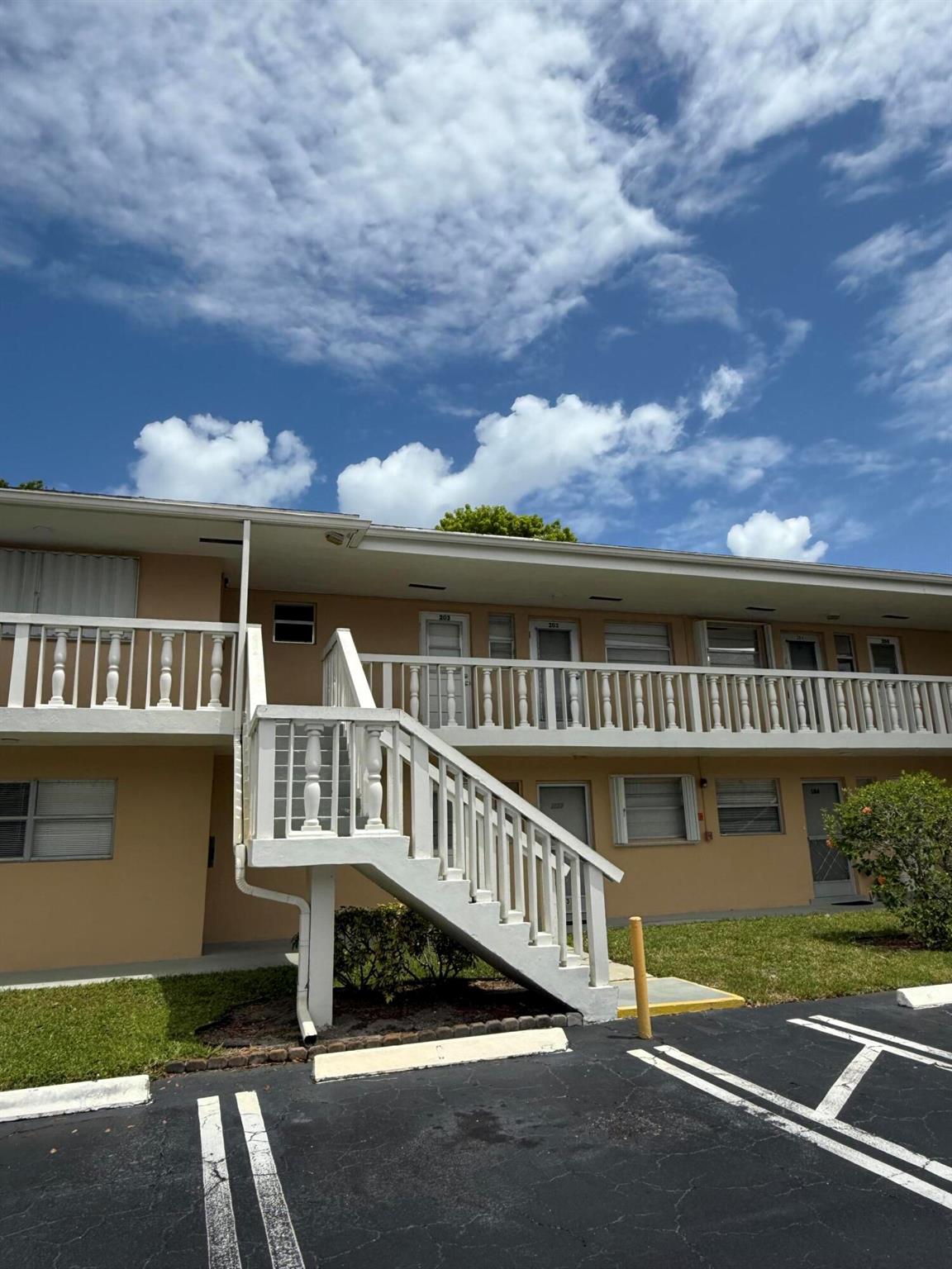 2213 NE Ne 1st Court 203