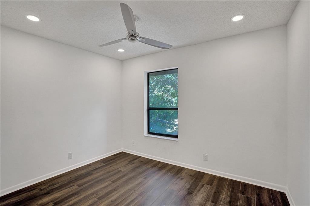 Hidden Oaks Townhouses - Residential