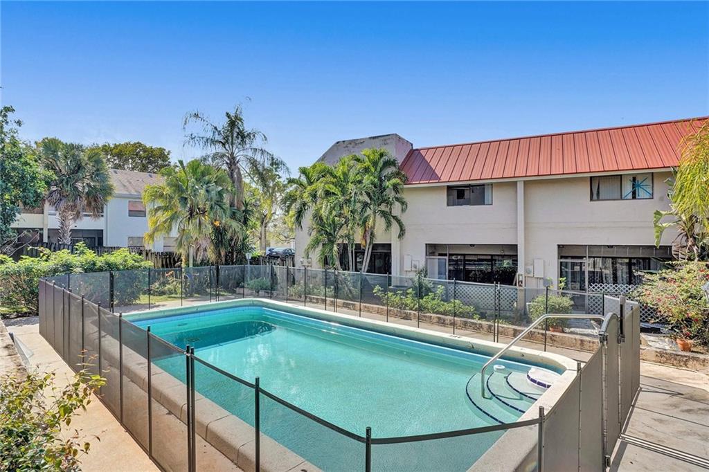 Hidden Oaks Townhouses - Residential