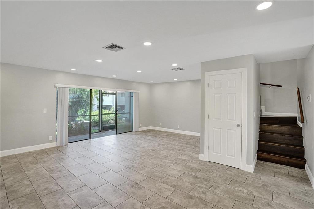 Hidden Oaks Townhouses - Residential