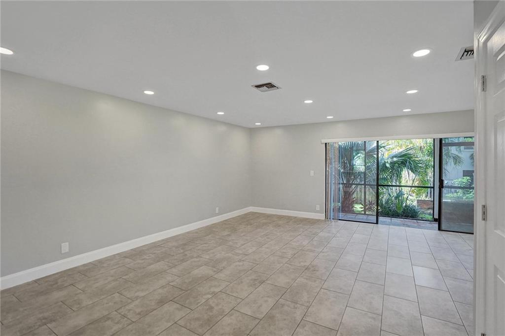 Hidden Oaks Townhouses - Residential