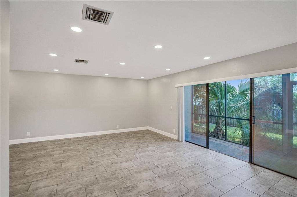 Hidden Oaks Townhouses - Residential