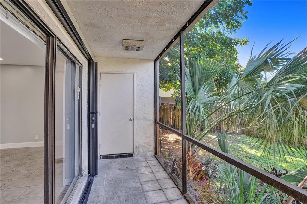 Hidden Oaks Townhouses - Residential