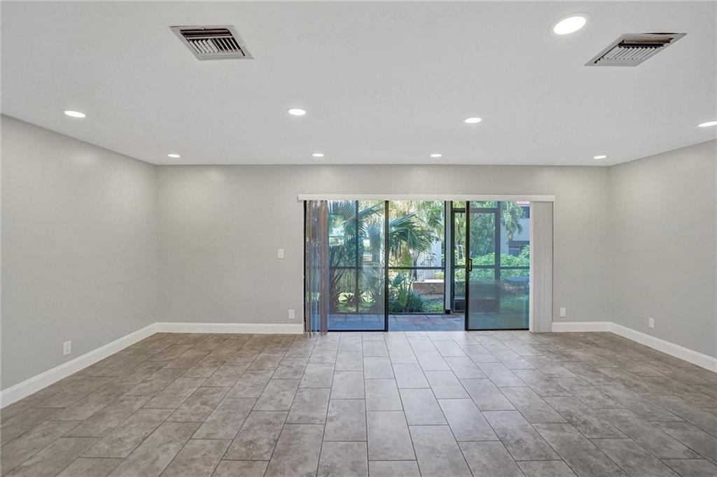 Hidden Oaks Townhouses - Residential