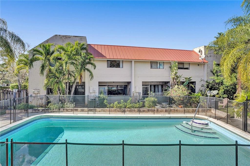 Hidden Oaks Townhouses - Residential