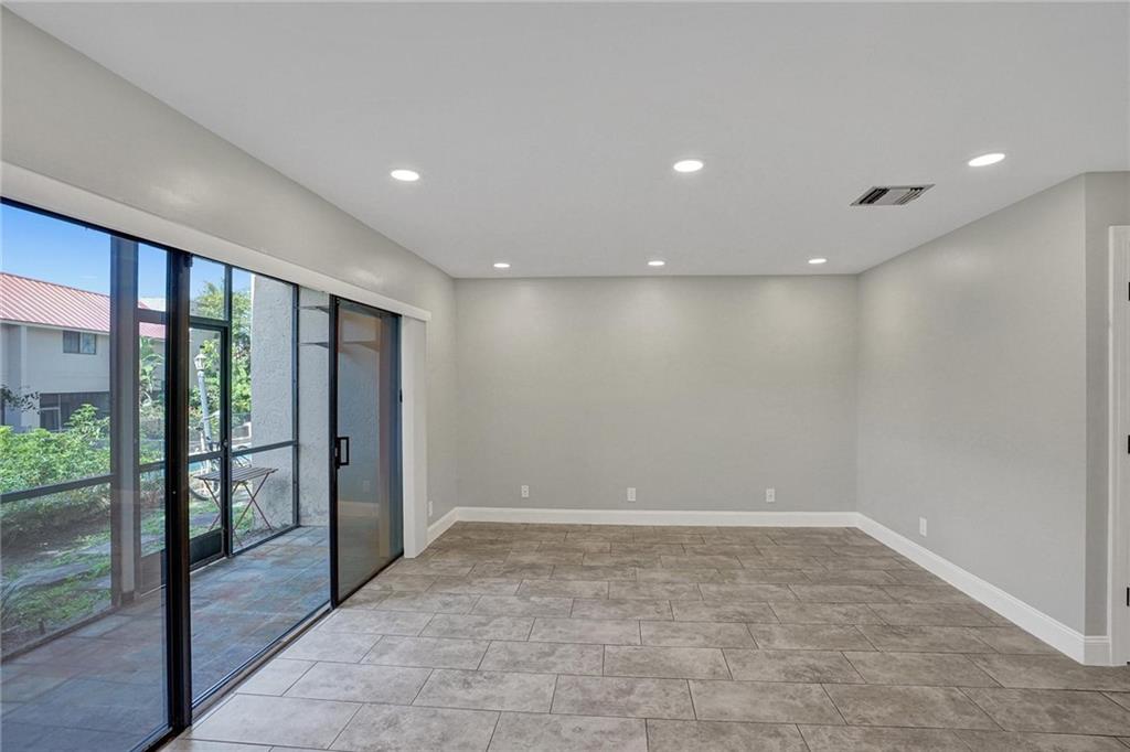 Hidden Oaks Townhouses - Residential