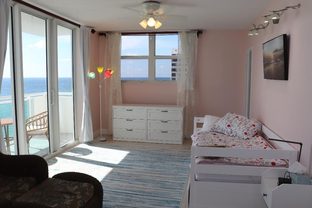 Residences on Hollywood - Residential