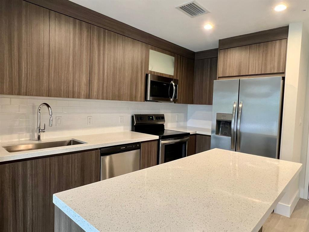 Aesthetic Apts Condo - Residential Lease