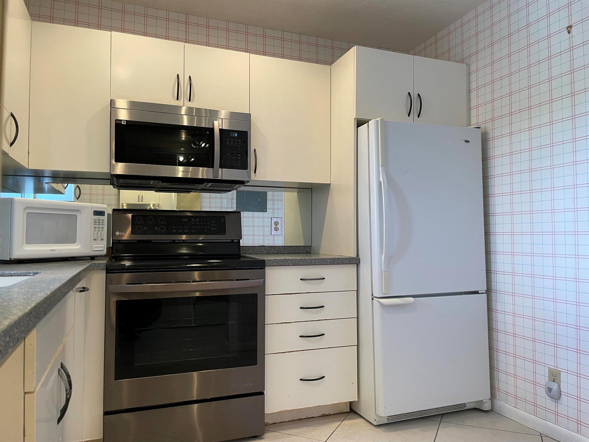 BOUNDBROOK CONDO S - Residential