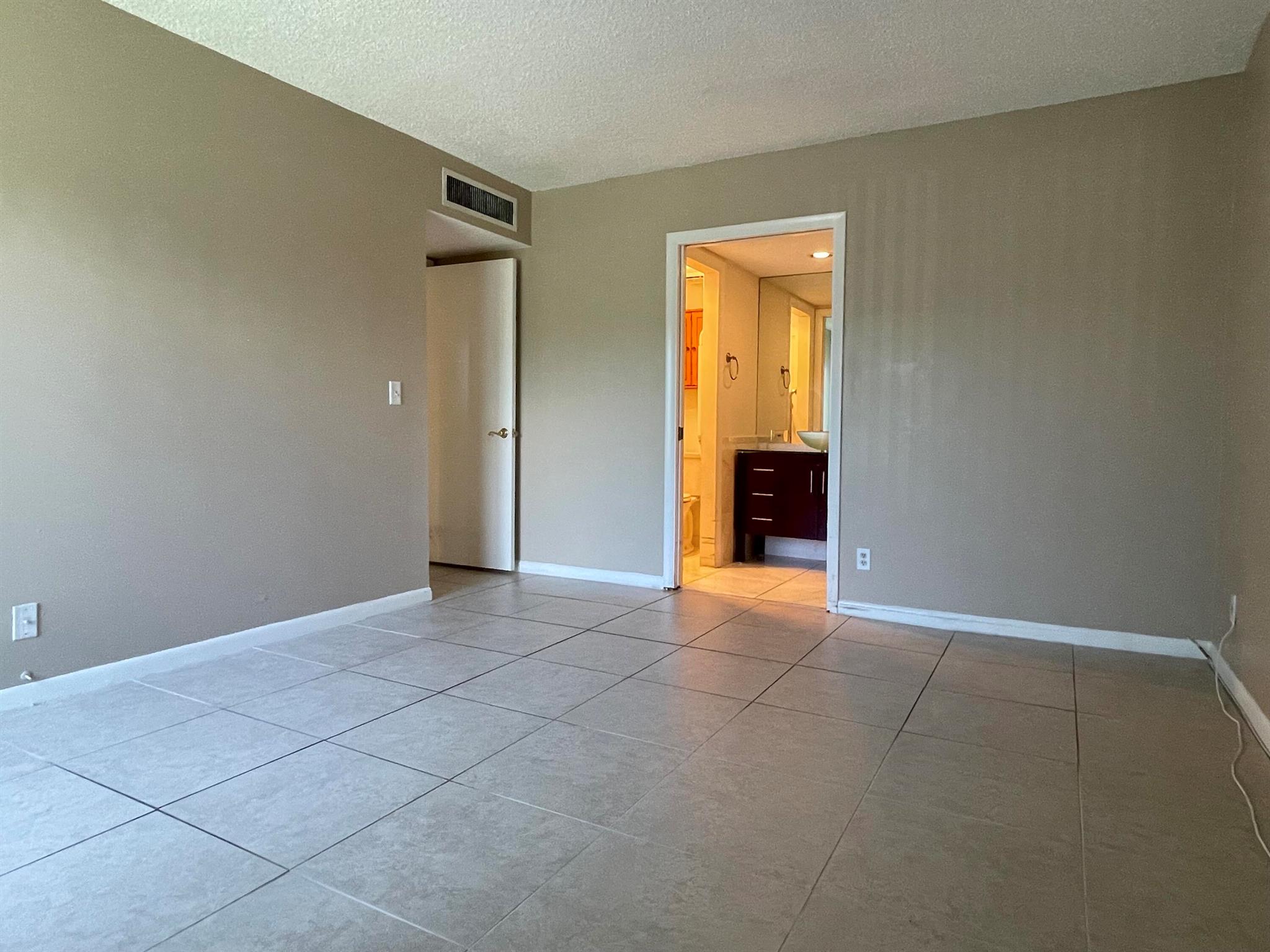 BOUNDBROOK CONDO S - Residential