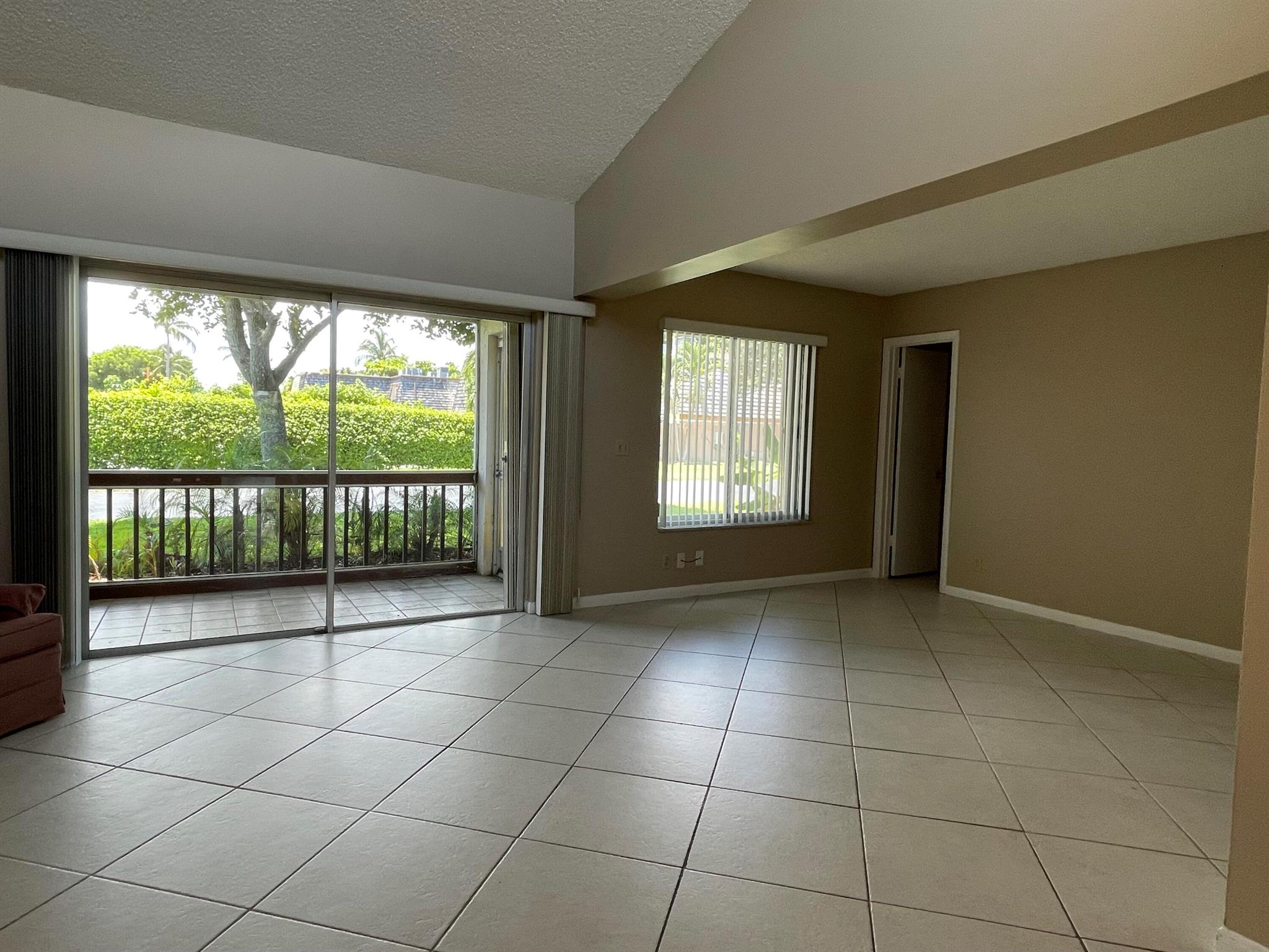 BOUNDBROOK CONDO S - Residential