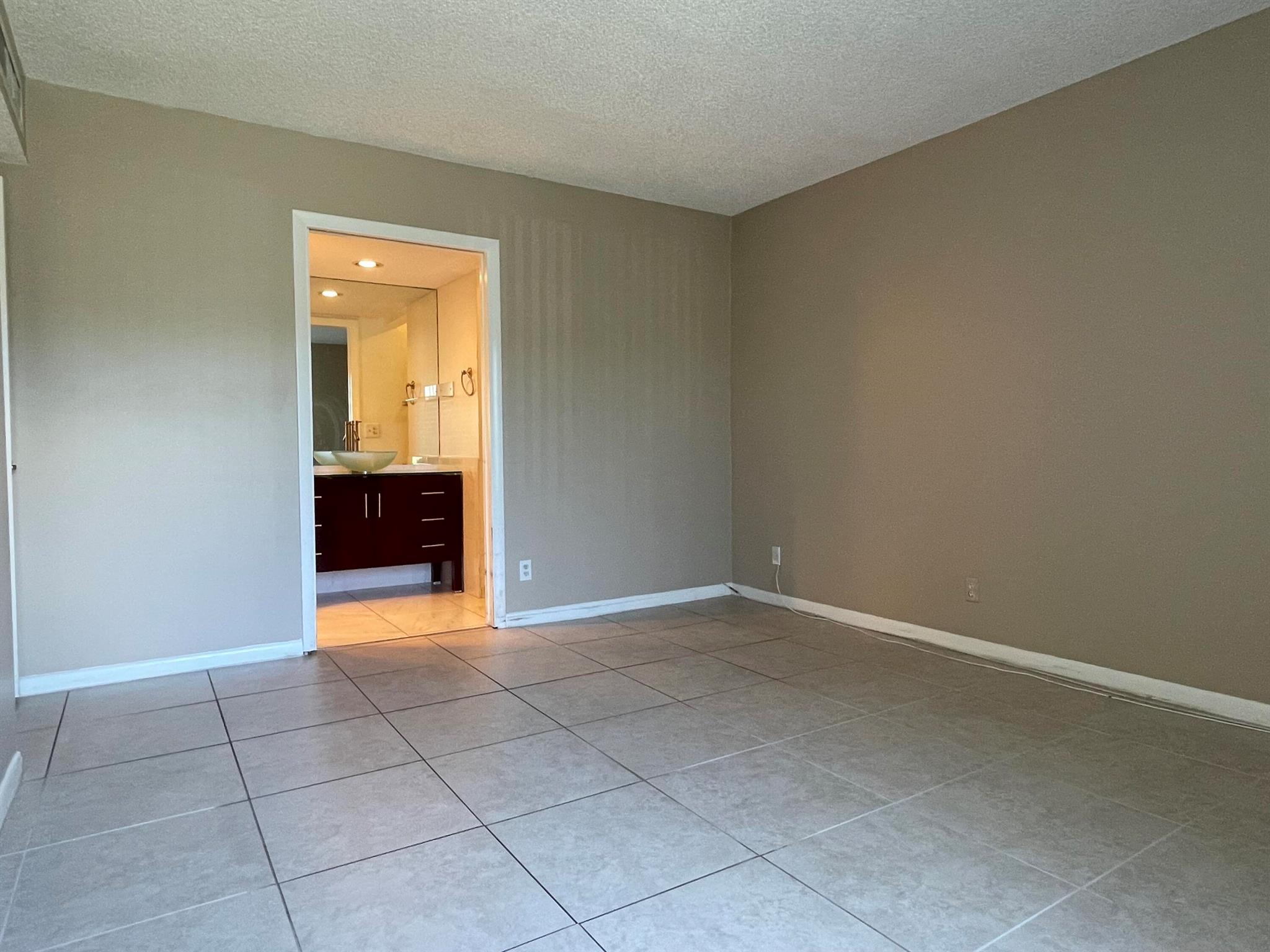 BOUNDBROOK CONDO S - Residential