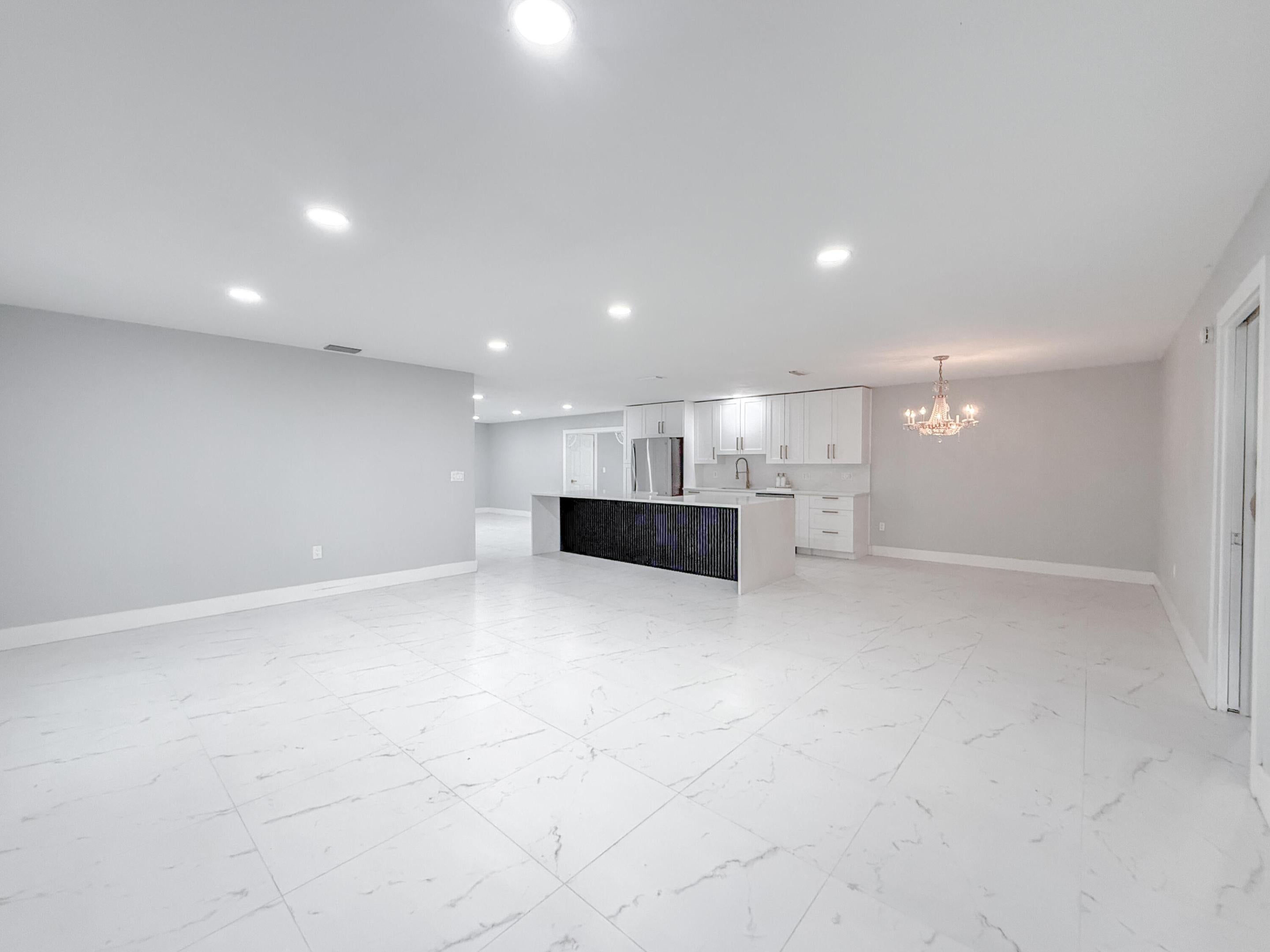 2428 SW 18TH Court