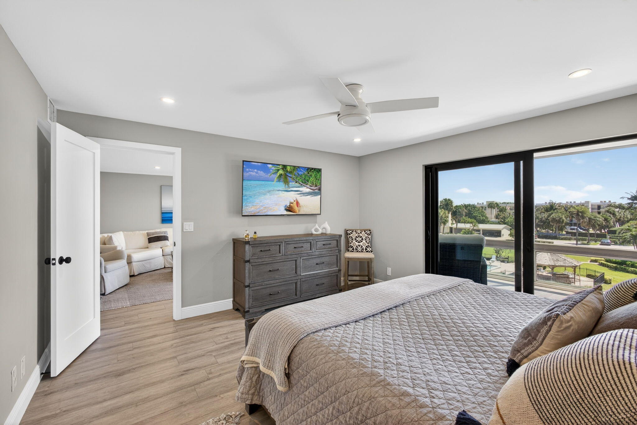 The Barclay Club - Residential