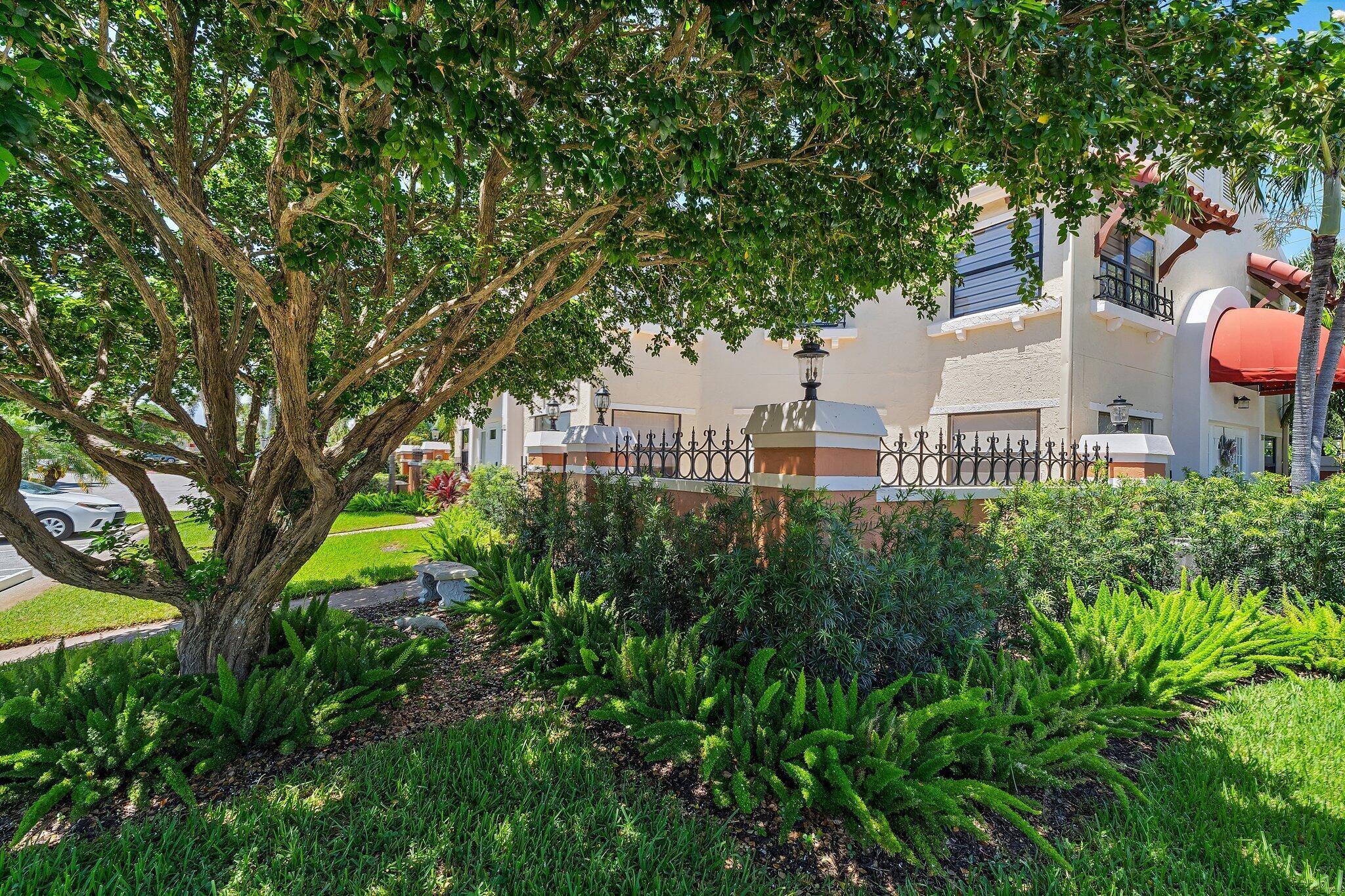 15 Uno Lago Drive 15