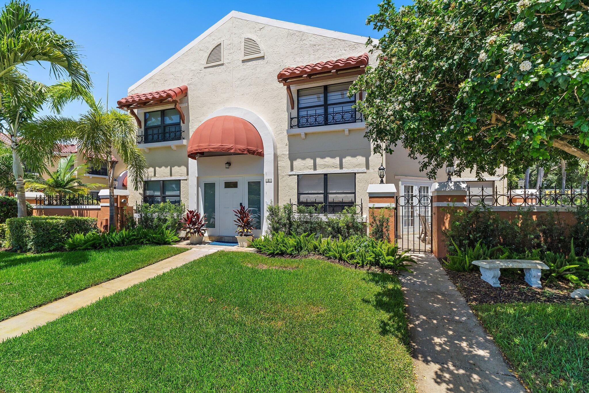 15 Uno Lago Drive 15