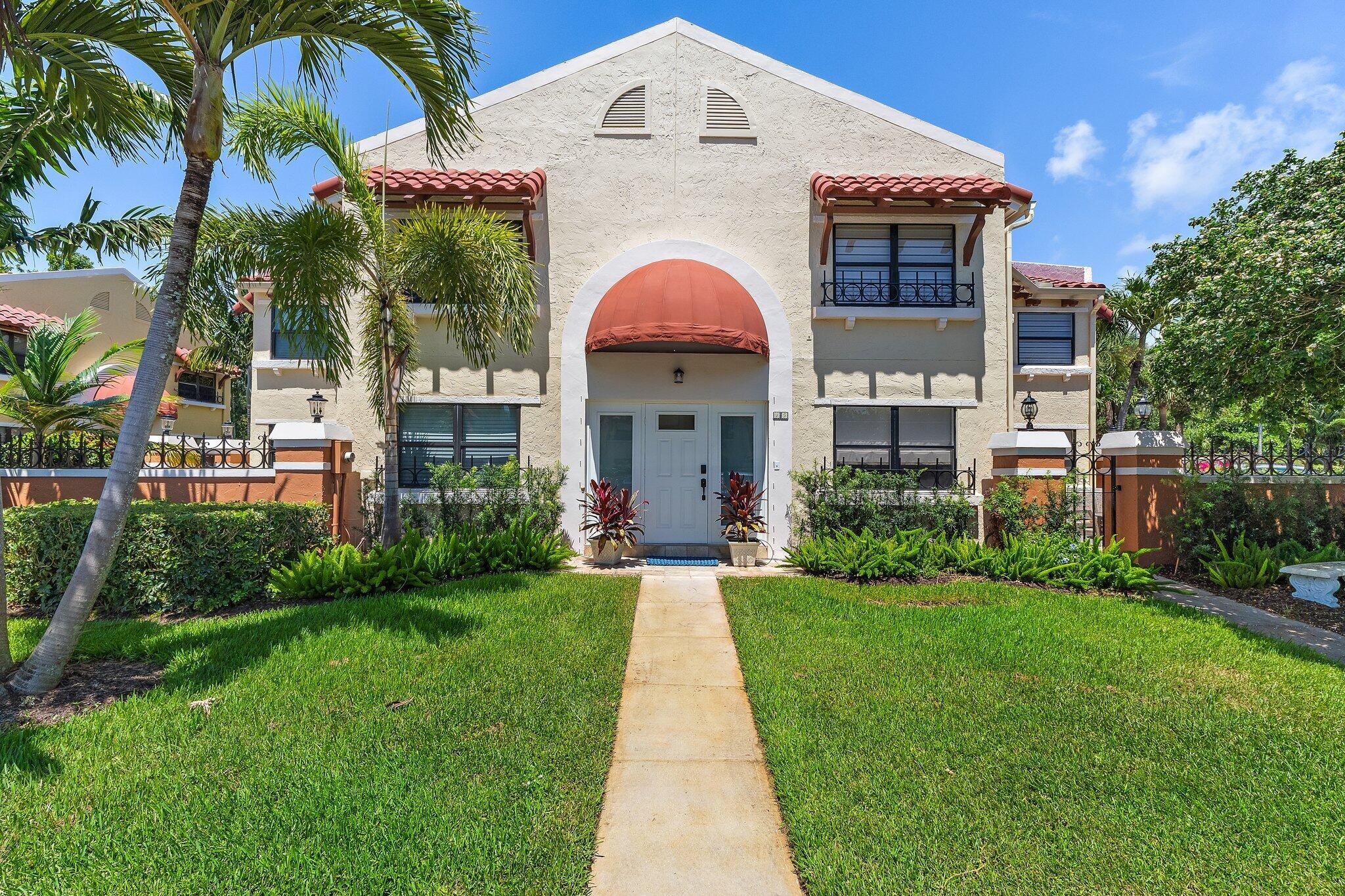 15 Uno Lago Drive 15