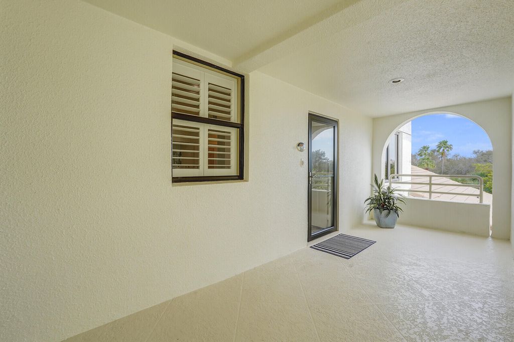 Photo of 947 Oak Harbour Drive, Juno Beach, FL 33408 (MLS # R10951579)