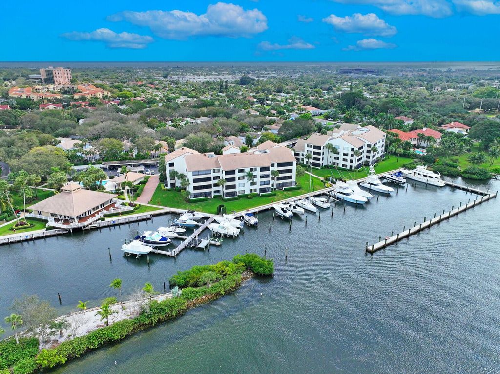 Photo of 947 Oak Harbour Drive, Juno Beach, FL 33408 (MLS # R10951579)