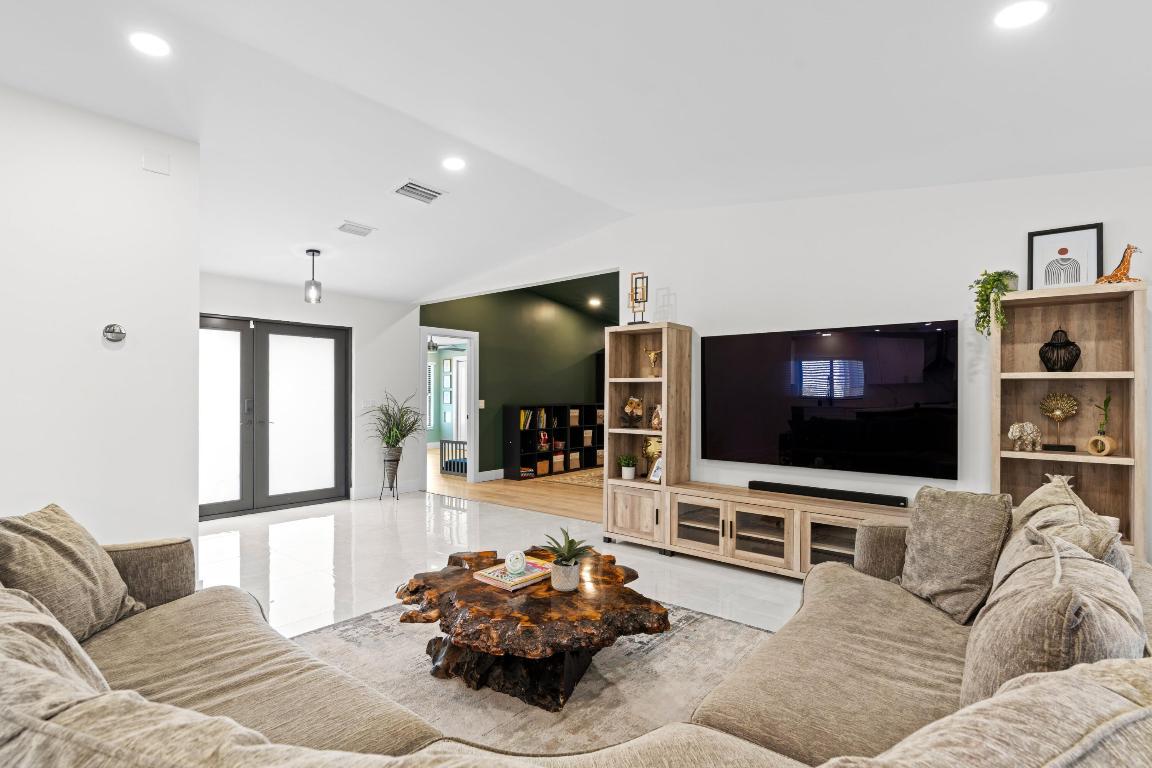 CRANBROOK LAKE ESTATES - Residential