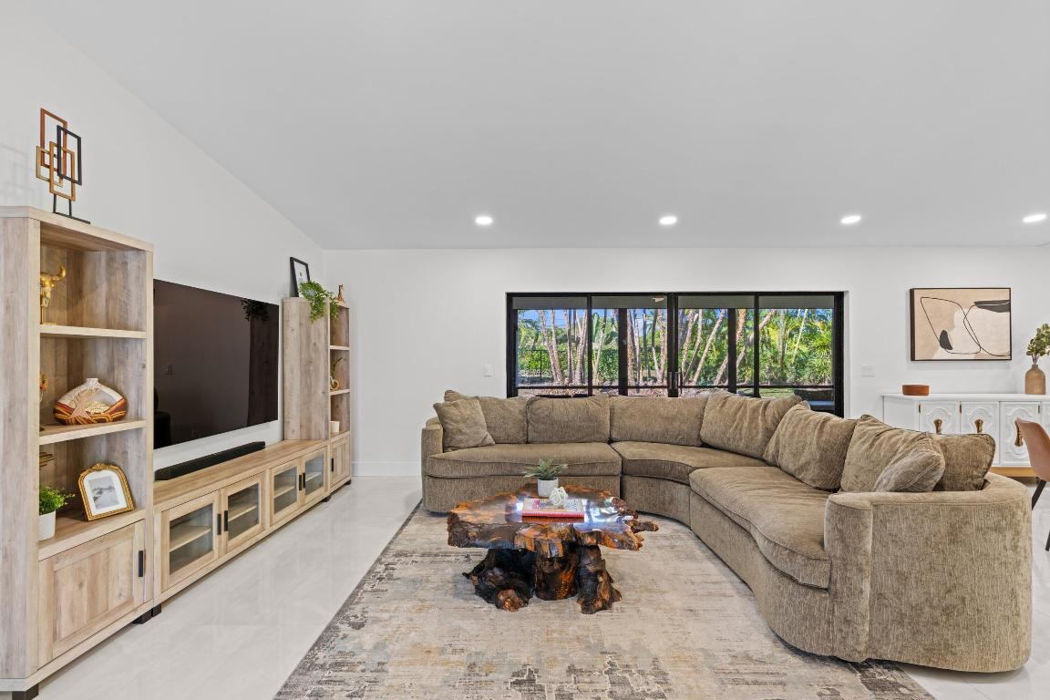 CRANBROOK LAKE ESTATES - Residential