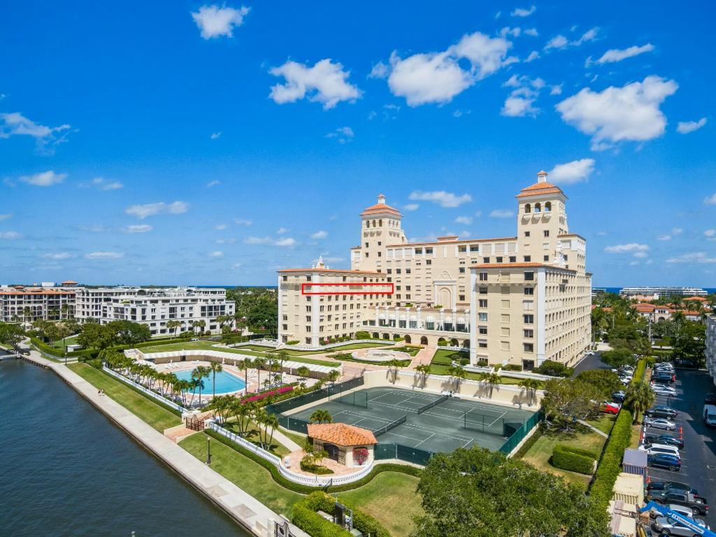 PALM BEACH BILTMORE COND DECL FILED 7-9-80 - Residential