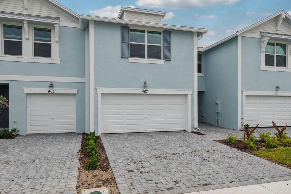 Photo of 407 Salisbury Circle, Fort Pierce, FL 34982 (MLS # R11023652)