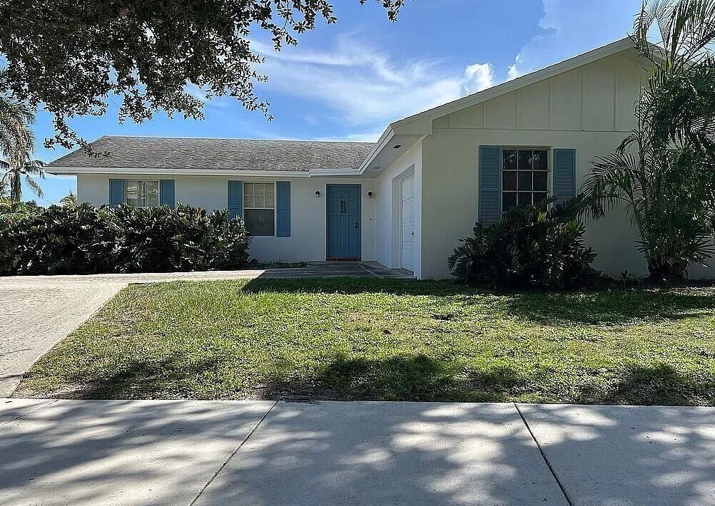 Photo of 336 Tequesta Drive, Jupiter, FL 33469 (MLS # B26089159)