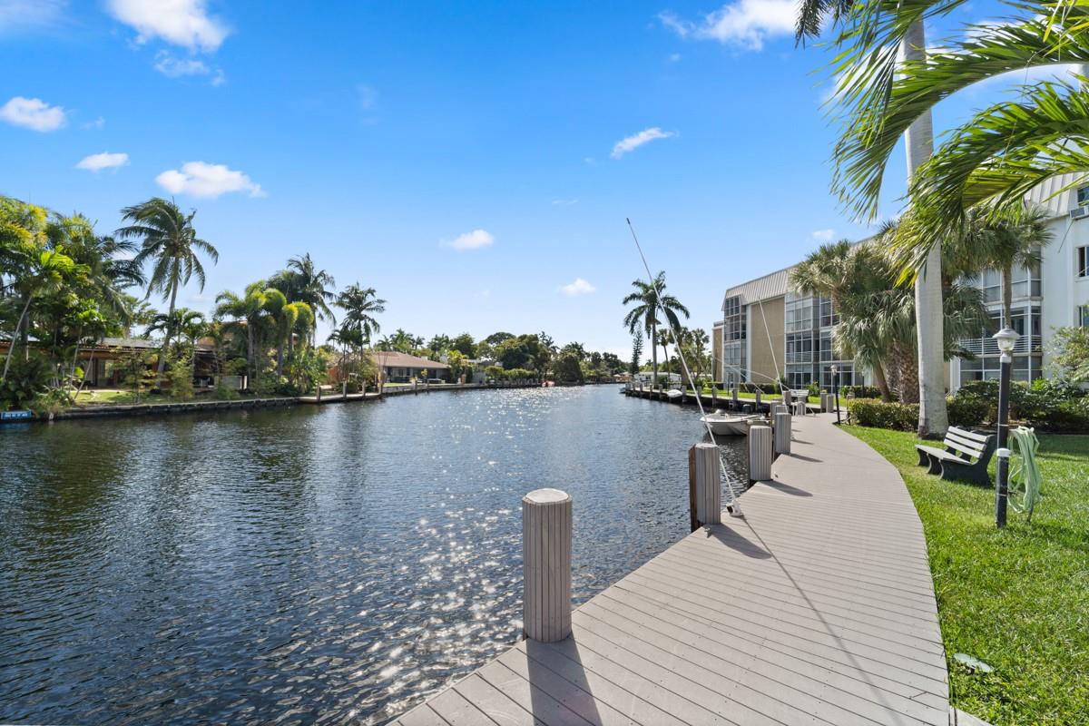 RIVER SHORES DEVON HALL - Residential