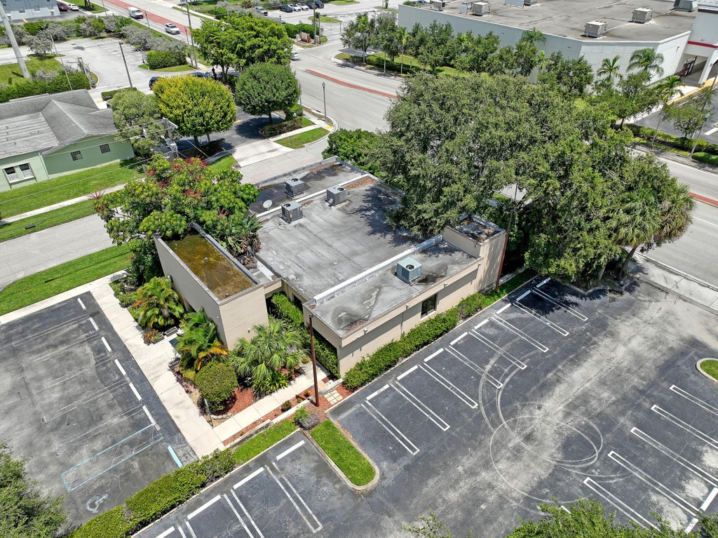 Photo of 801 SPENCER Drive, West Palm Beach, FL 33409 (MLS # B26070387)