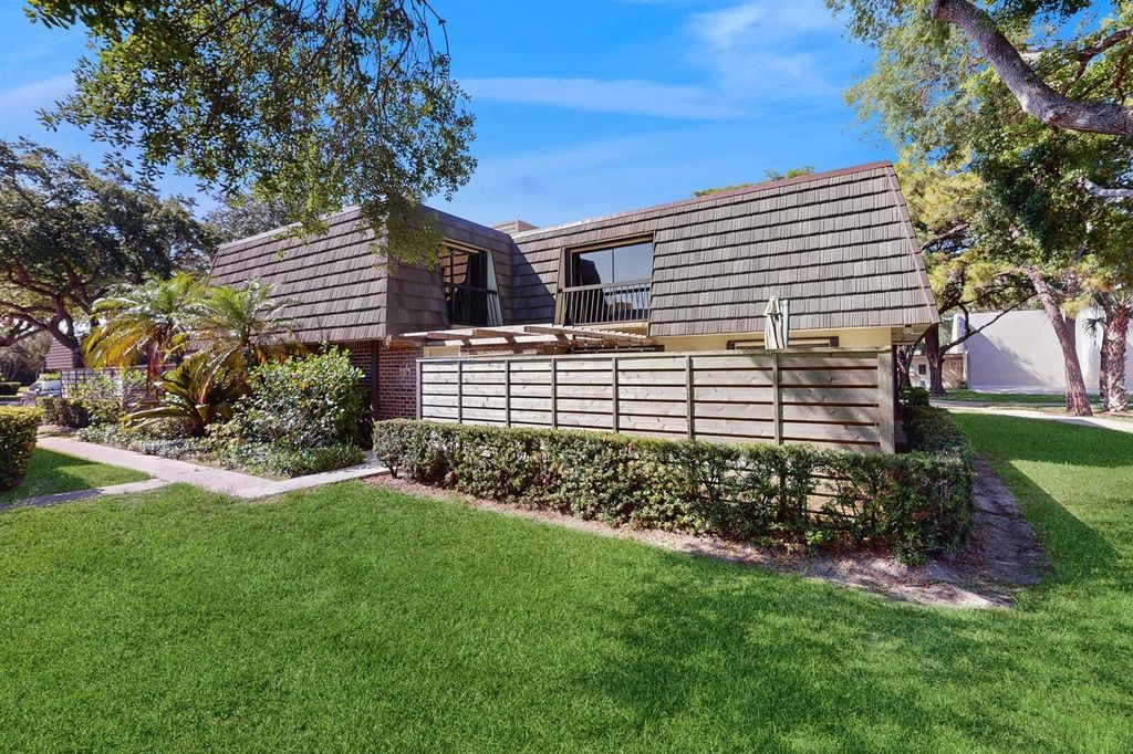 Photo of 615 6th Terrace, Palm Beach Gardens, FL 33418 (MLS # R11093086)