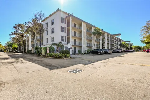 4850 NW 29th Ct Unit 220, Lauderdale Lakes, FL MLS: F10491307