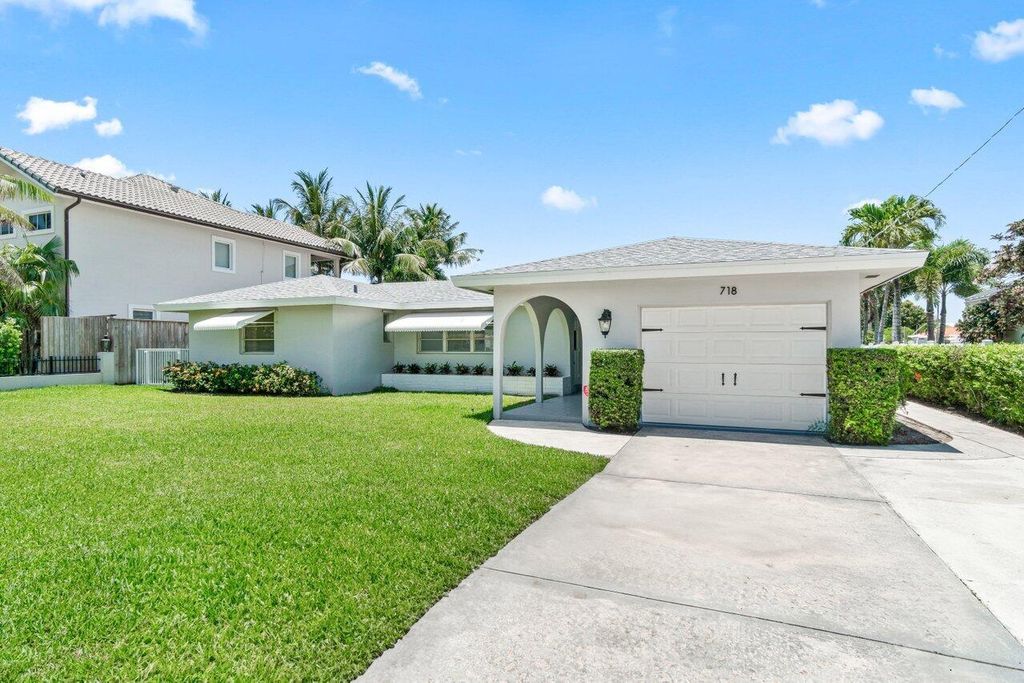 Photo of 718 Shore Drive, Boynton Beach, FL 33435 (MLS # R11141779)