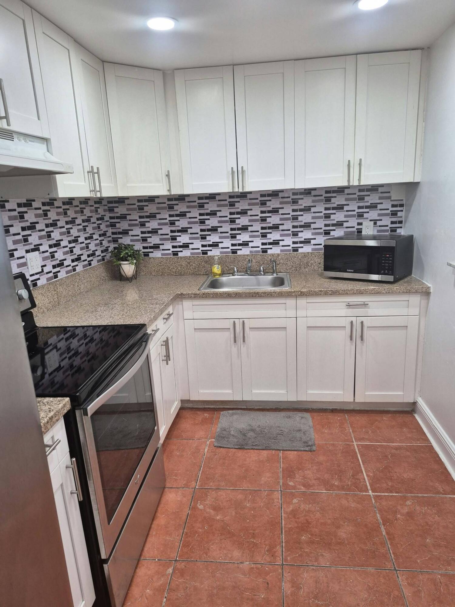 2700 RIVERSIDE Drive 106-B