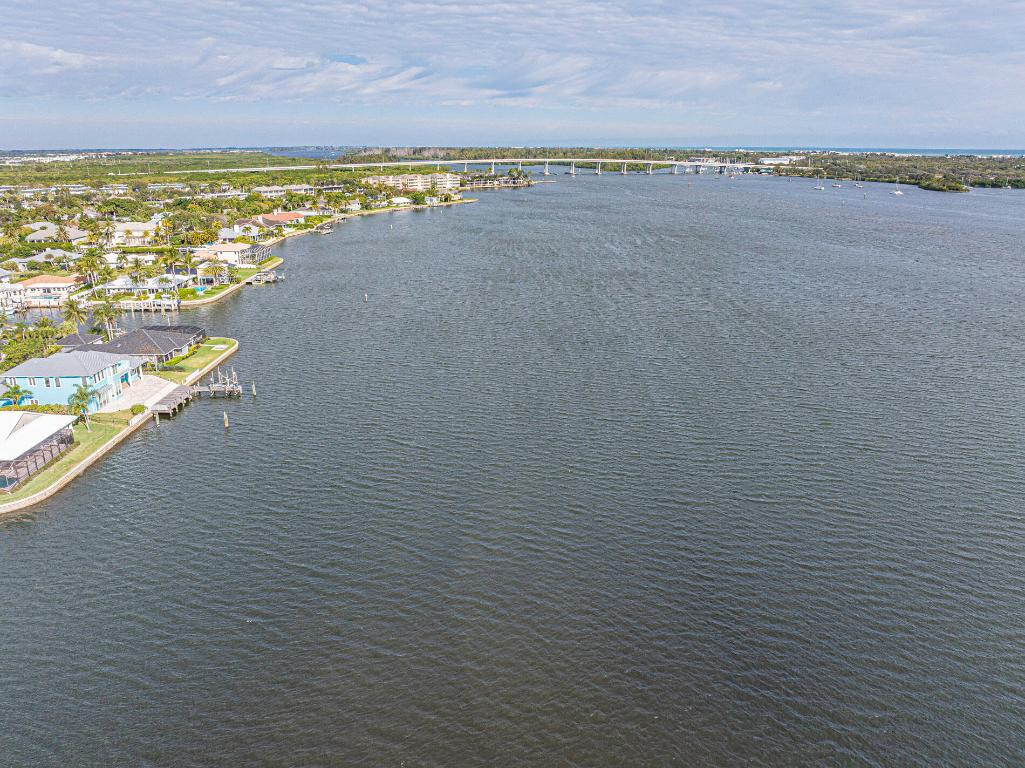 VERO ISLES PLAT NO 2 - Residential