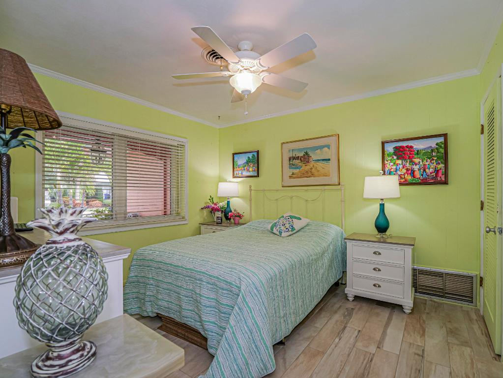 VERO ISLES PLAT NO 2 - Residential