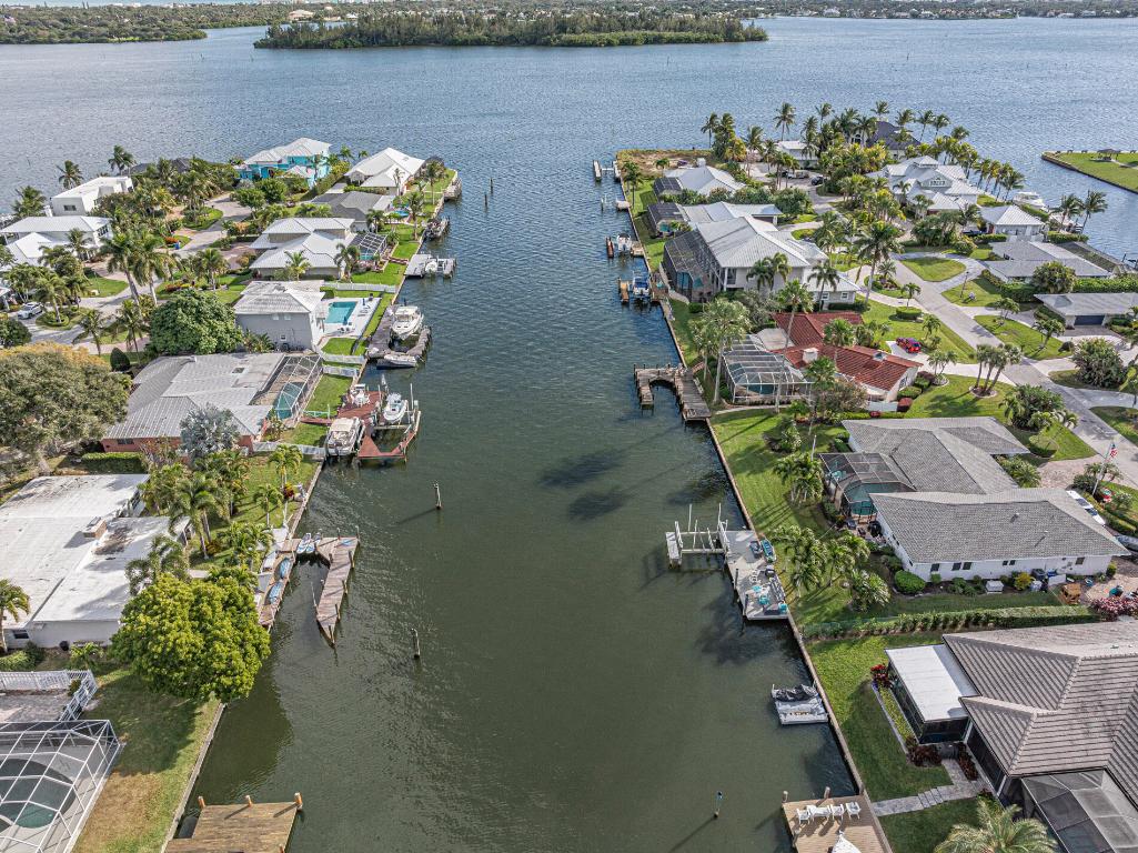 VERO ISLES PLAT NO 2 - Residential