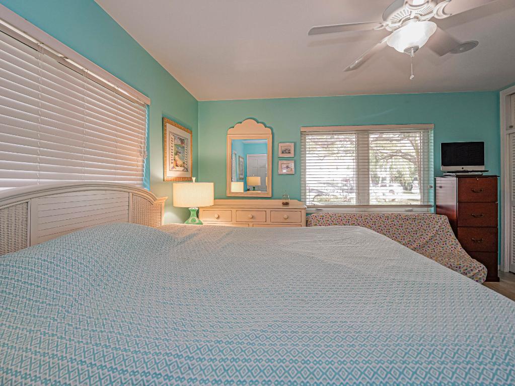 VERO ISLES PLAT NO 2 - Residential