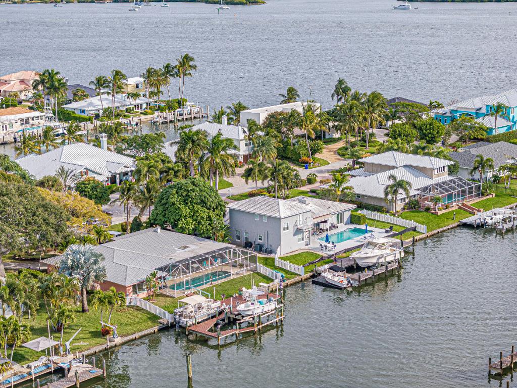 VERO ISLES PLAT NO 2 - Residential