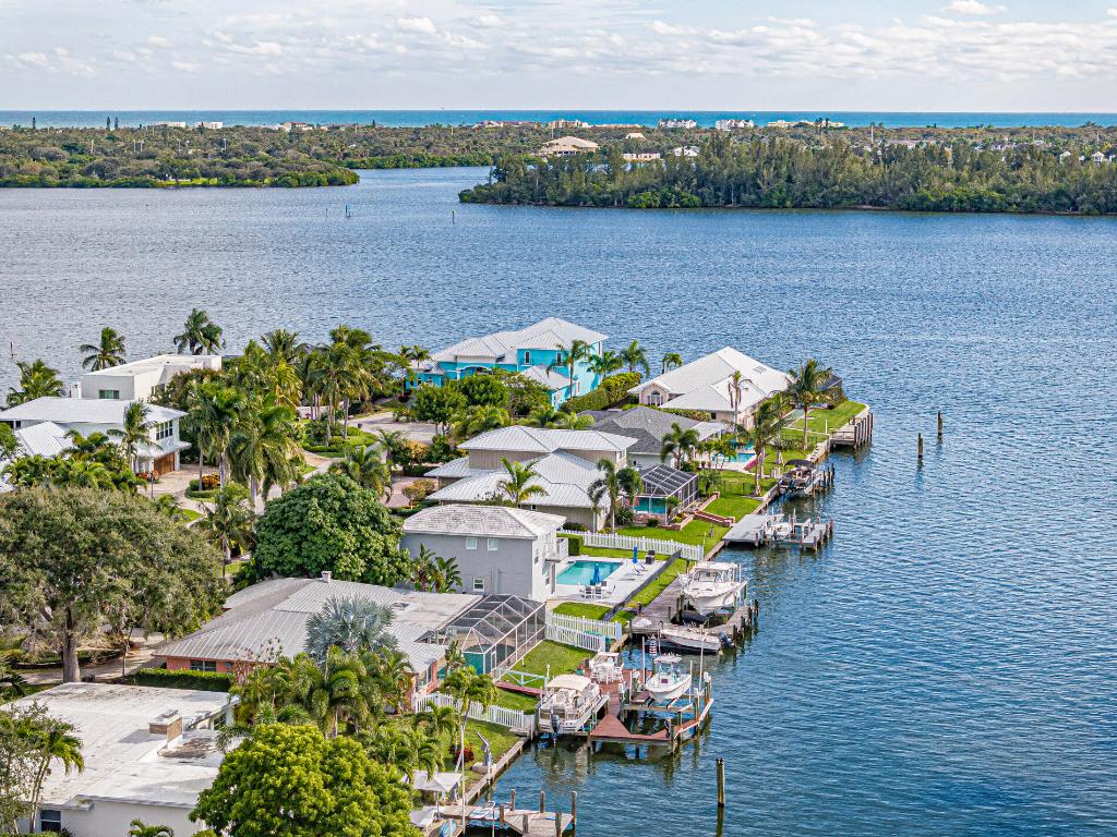 VERO ISLES PLAT NO 2 - Residential