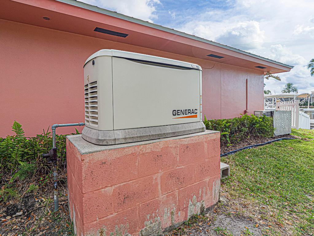 VERO ISLES PLAT NO 2 - Residential