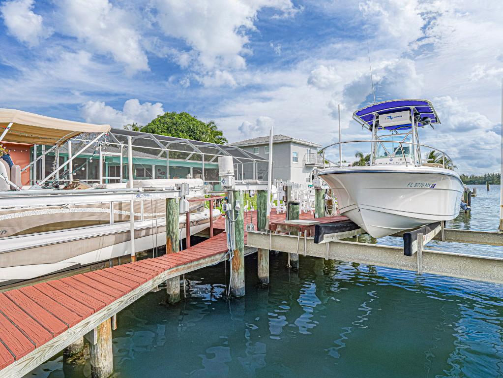 VERO ISLES PLAT NO 2 - Residential