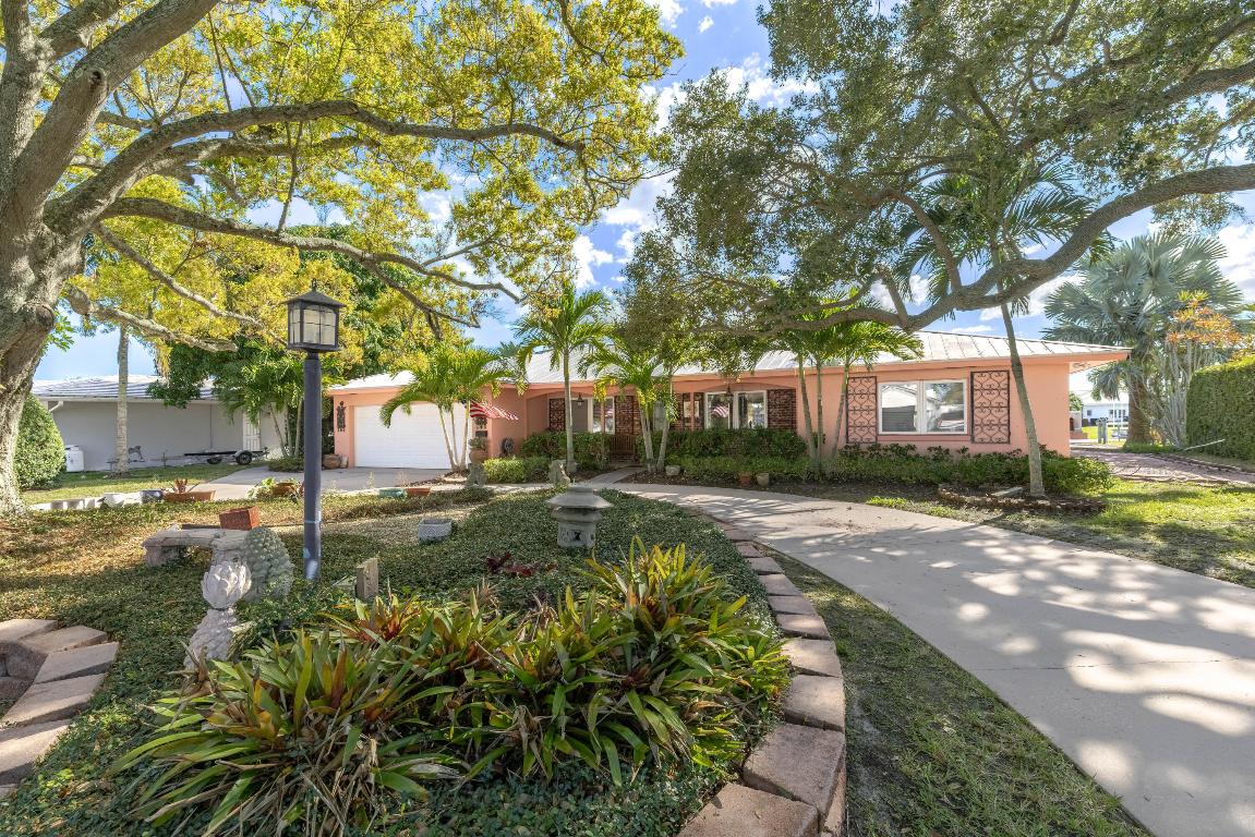 VERO ISLES PLAT NO 2 - Residential